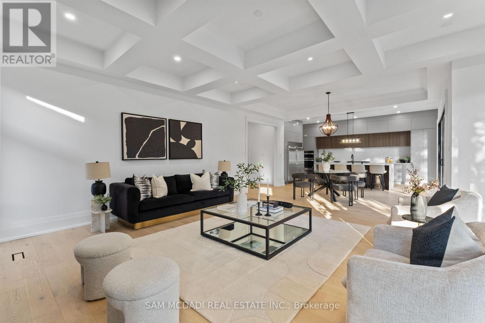 1610 Kenmuir Avenue, Mississauga, ON - Indoor Photo Showing Living Room