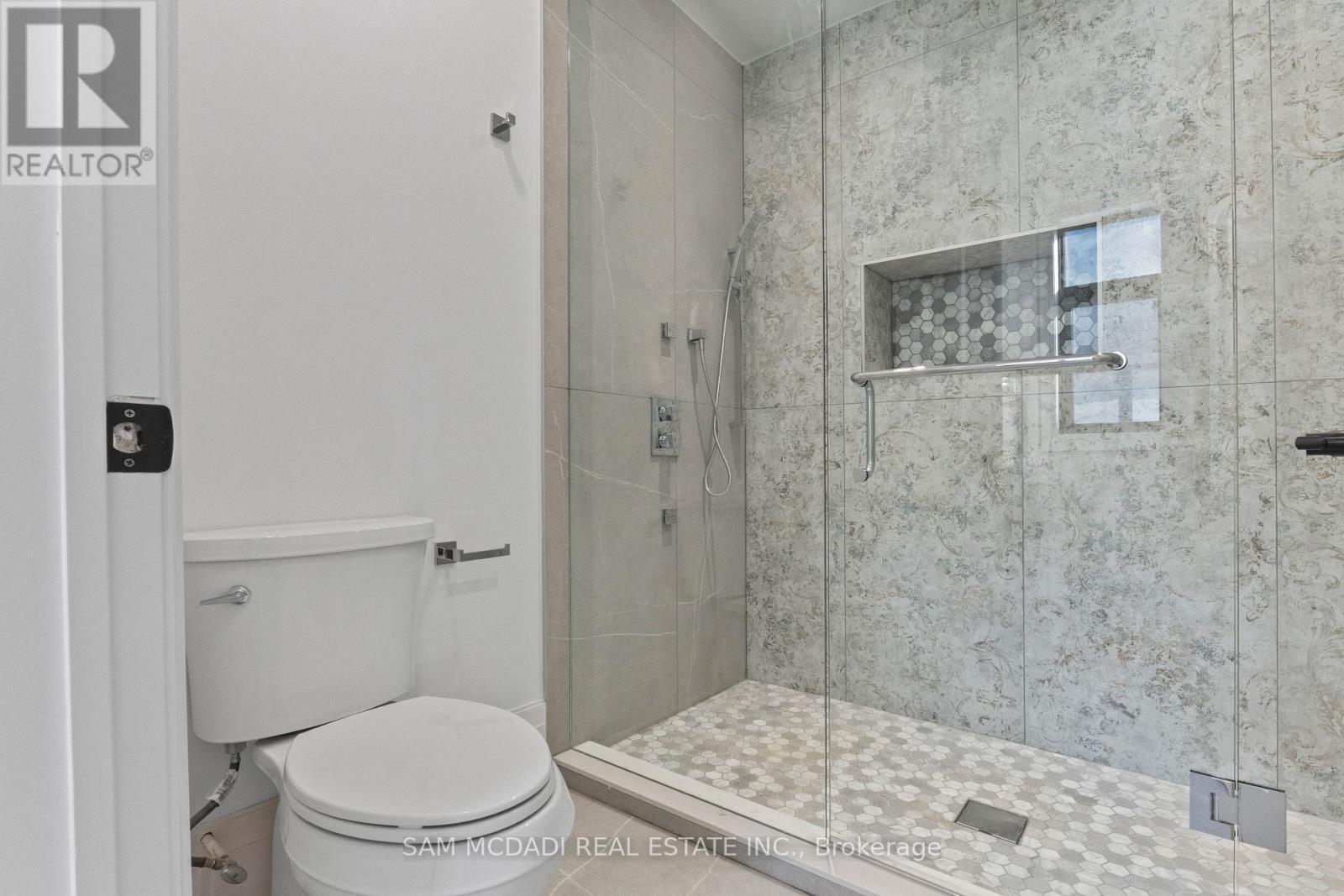 1610 Kenmuir Avenue, Mississauga, ON - Indoor Photo Showing Bathroom