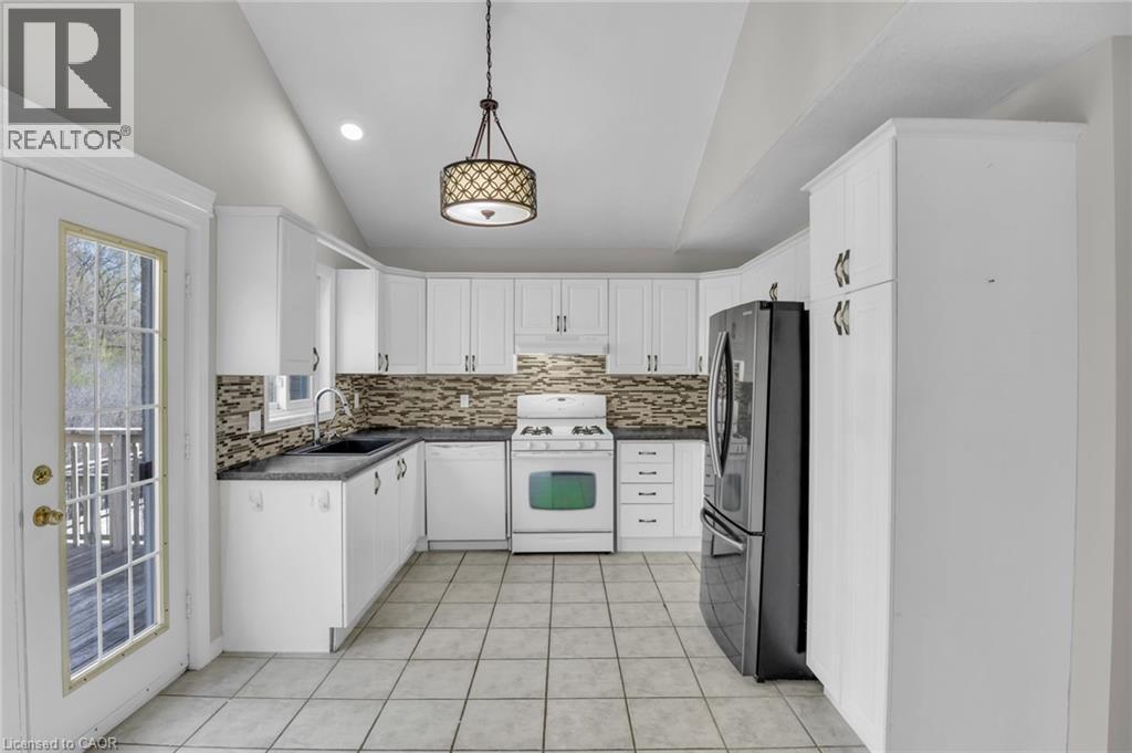 115 Daimler Drive, Kitchener, ON - Indoor Photo Showing Kitchen