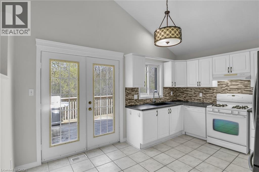 115 Daimler Drive, Kitchener, ON - Indoor Photo Showing Kitchen