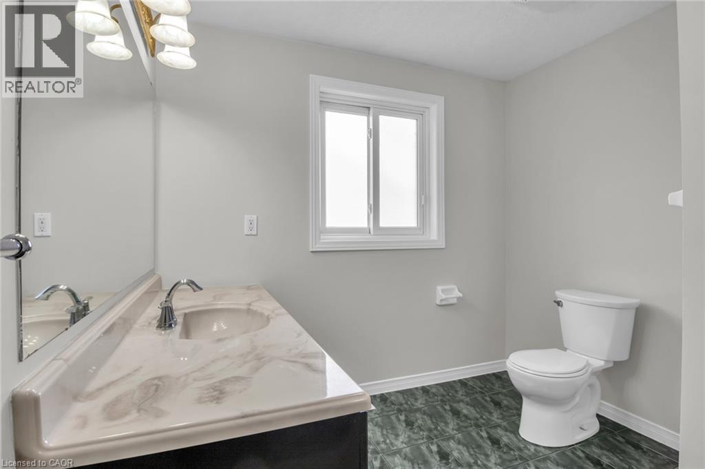 115 Daimler Drive, Kitchener, ON - Indoor Photo Showing Bathroom