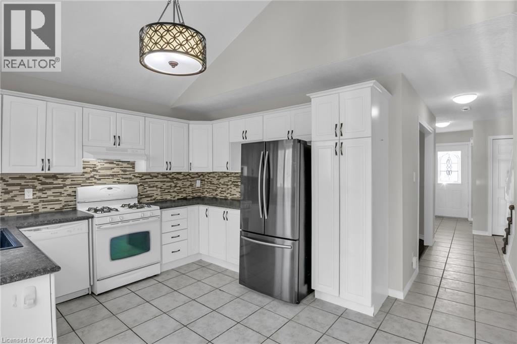 115 Daimler Drive, Kitchener, ON - Indoor Photo Showing Kitchen