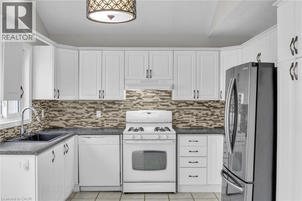 115 Daimler Drive, Kitchener, ON - Indoor Photo Showing Kitchen