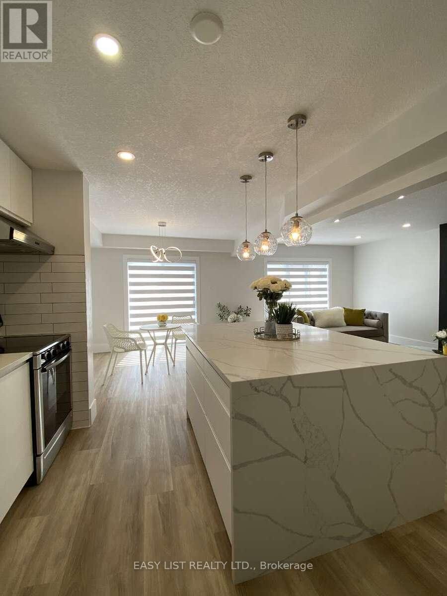 125 Steepleridge Street, Kitchener, ON - Indoor Photo Showing Kitchen With Upgraded Kitchen