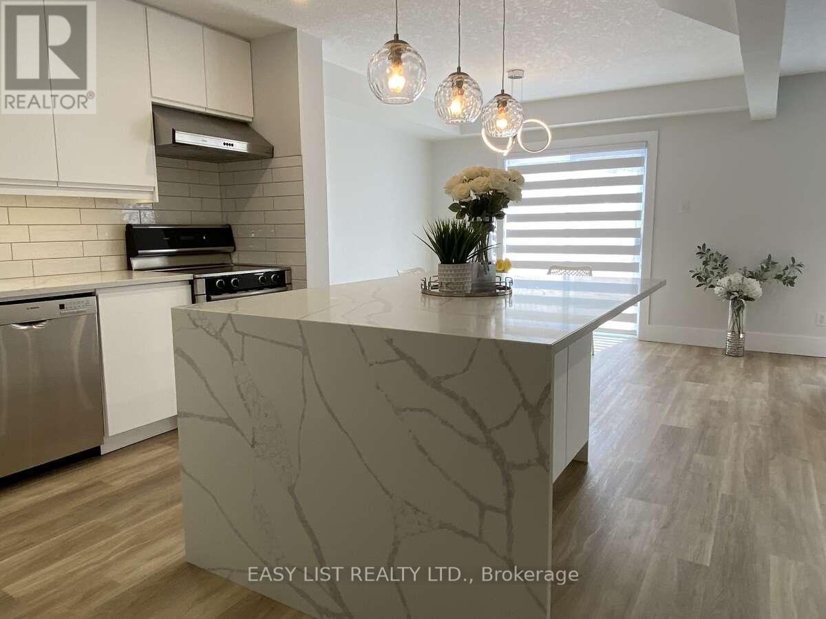 125 Steepleridge Street, Kitchener, ON - Indoor Photo Showing Kitchen