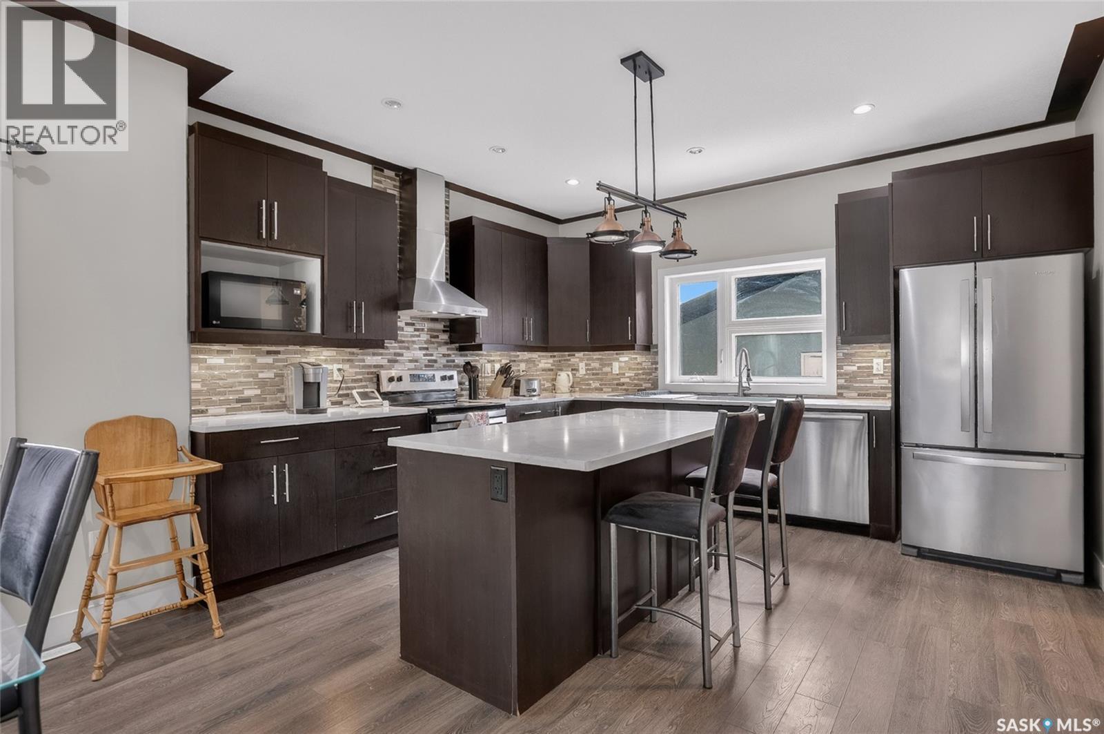 305 Clarence Avenue S, Saskatoon, SK - Indoor Photo Showing Kitchen With Upgraded Kitchen