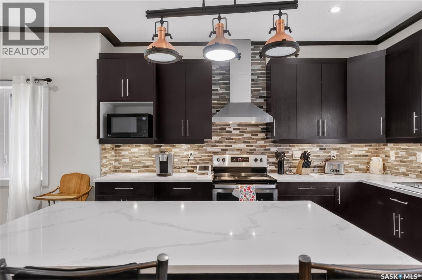 305 Clarence Avenue S, Saskatoon, SK - Indoor Photo Showing Kitchen With Upgraded Kitchen