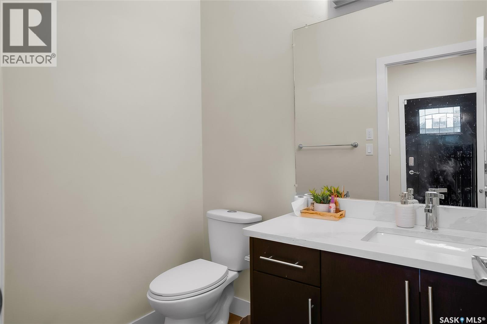 305 Clarence Avenue S, Saskatoon, SK - Indoor Photo Showing Bathroom