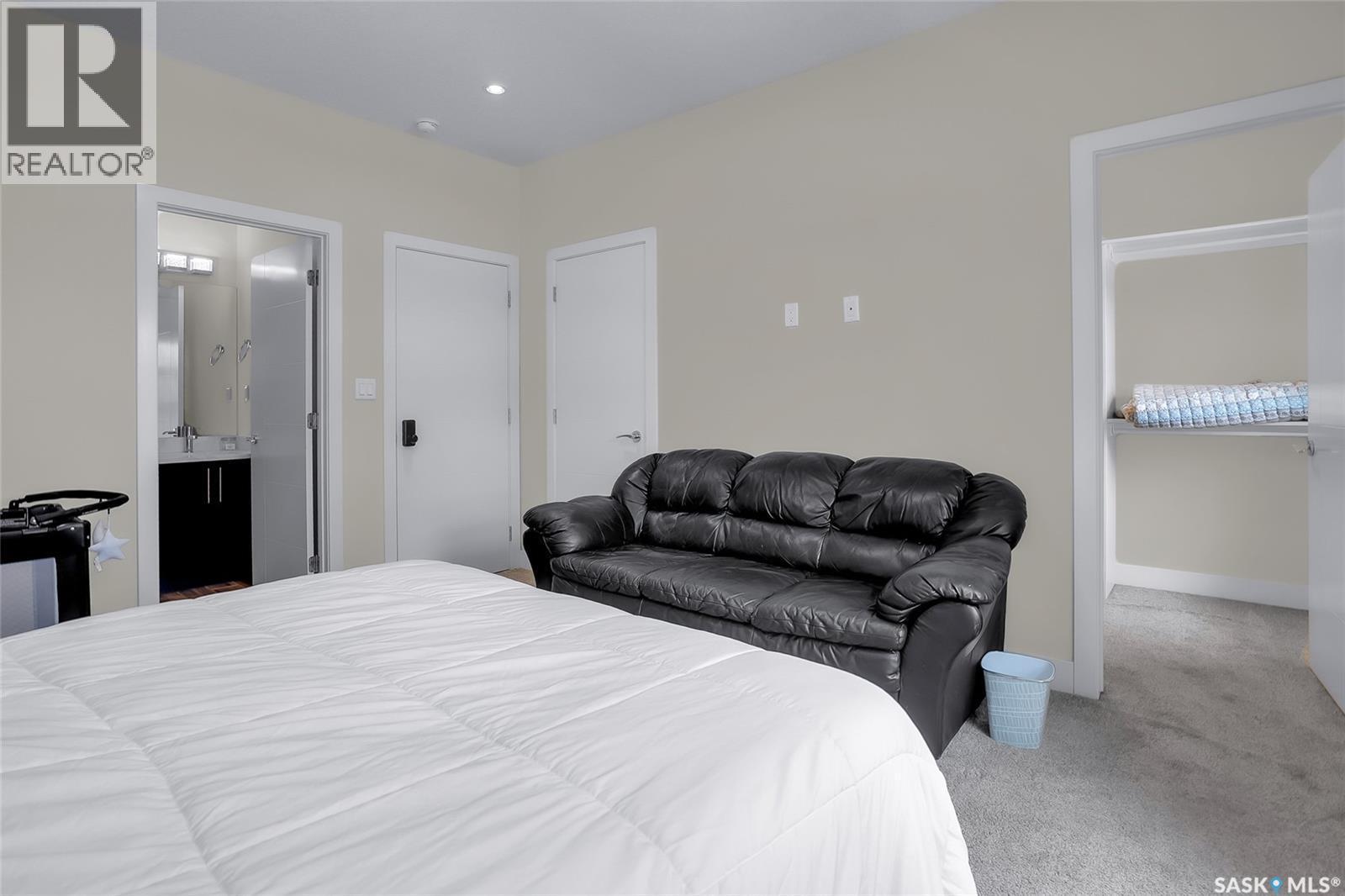 305 Clarence Avenue S, Saskatoon, SK - Indoor Photo Showing Bedroom