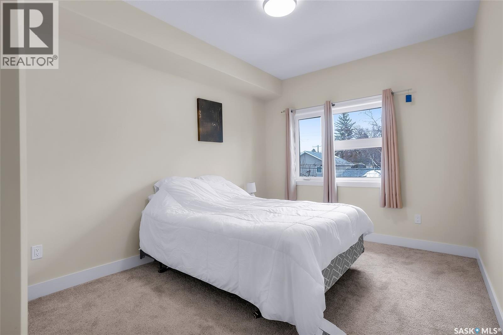 305 Clarence Avenue S, Saskatoon, SK - Indoor Photo Showing Bedroom