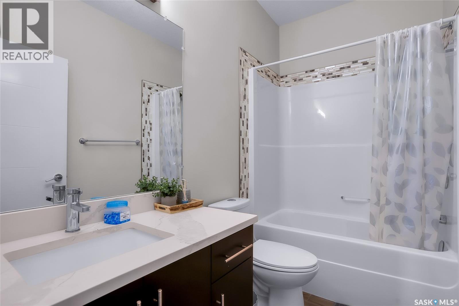 305 Clarence Avenue S, Saskatoon, SK - Indoor Photo Showing Bathroom