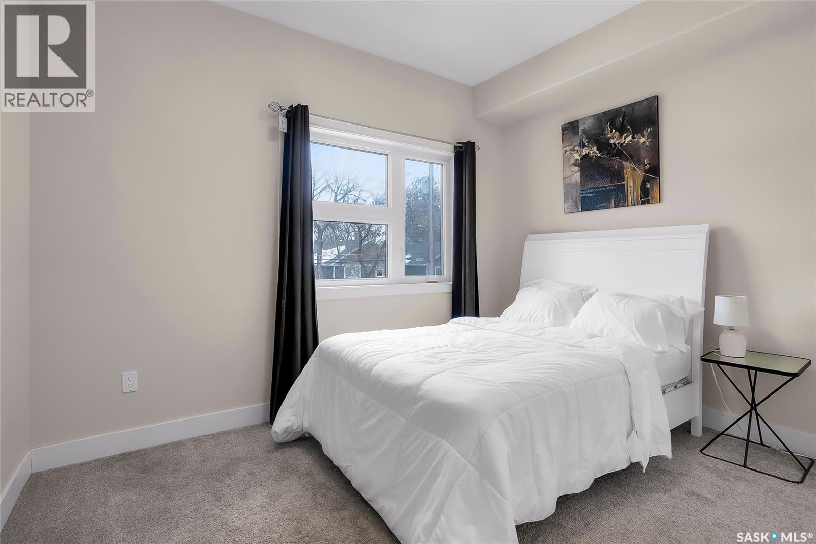 305 Clarence Avenue S, Saskatoon, SK - Indoor Photo Showing Bedroom