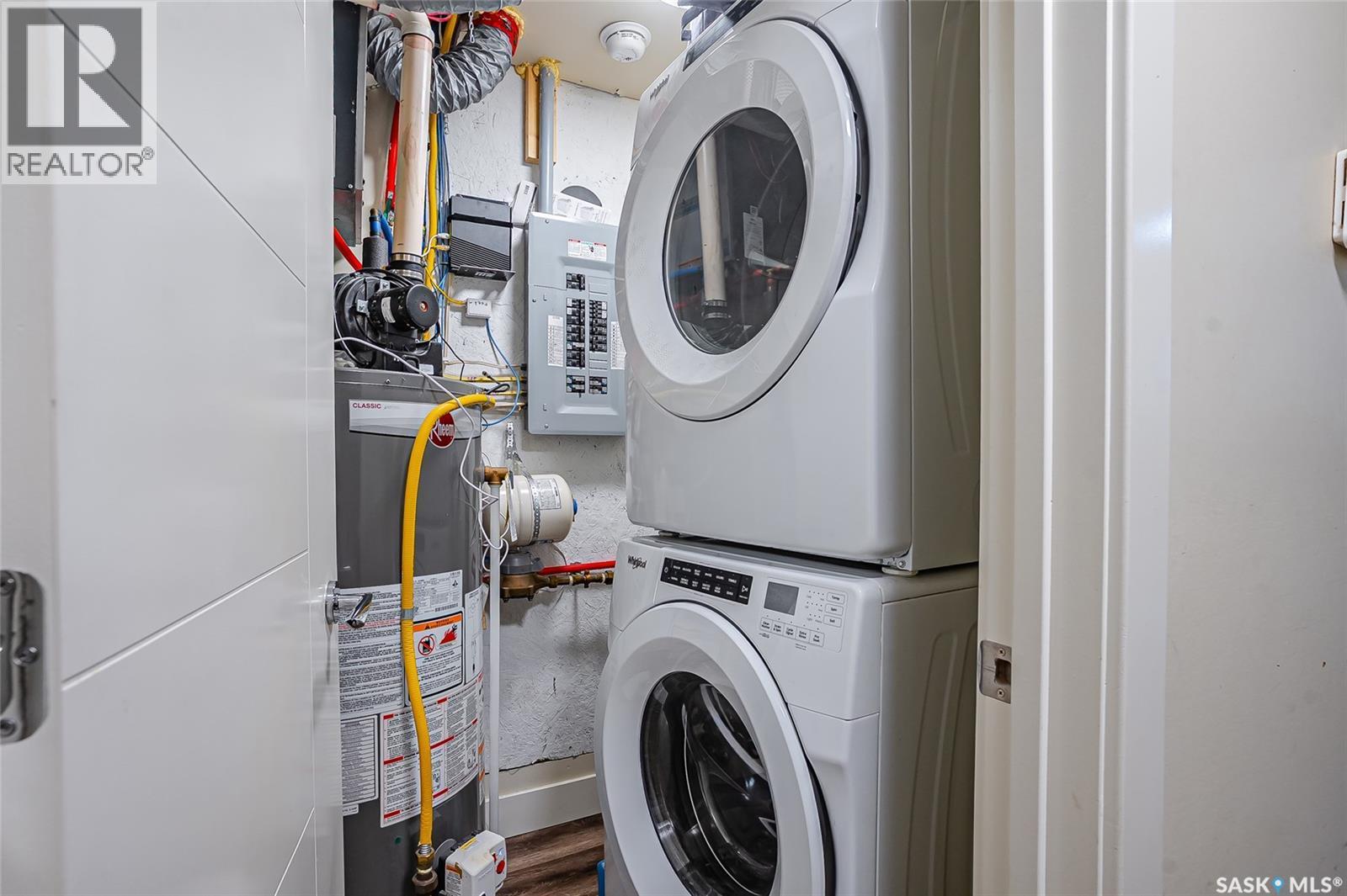 305 Clarence Avenue S, Saskatoon, SK - Indoor Photo Showing Laundry Room