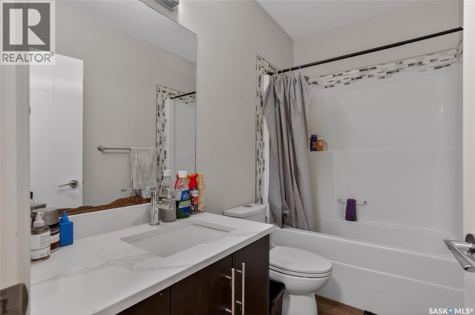 305 Clarence Avenue S, Saskatoon, SK - Indoor Photo Showing Bathroom