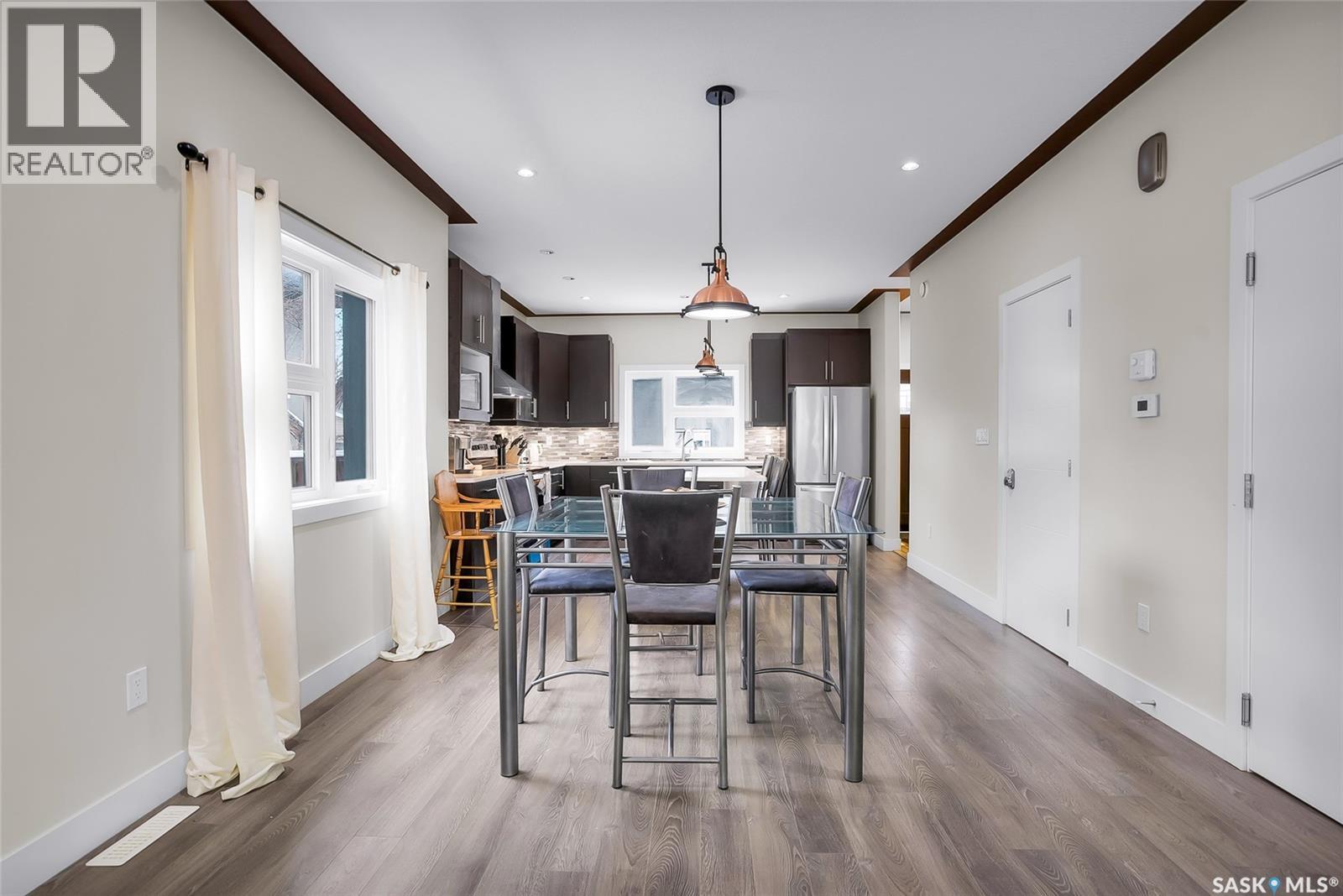 305 Clarence Avenue S, Saskatoon, SK - Indoor