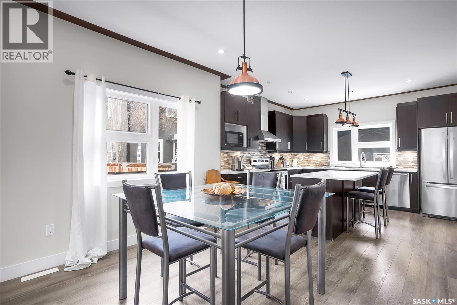 305 Clarence Avenue S, Saskatoon, SK - Indoor Photo Showing Dining Room