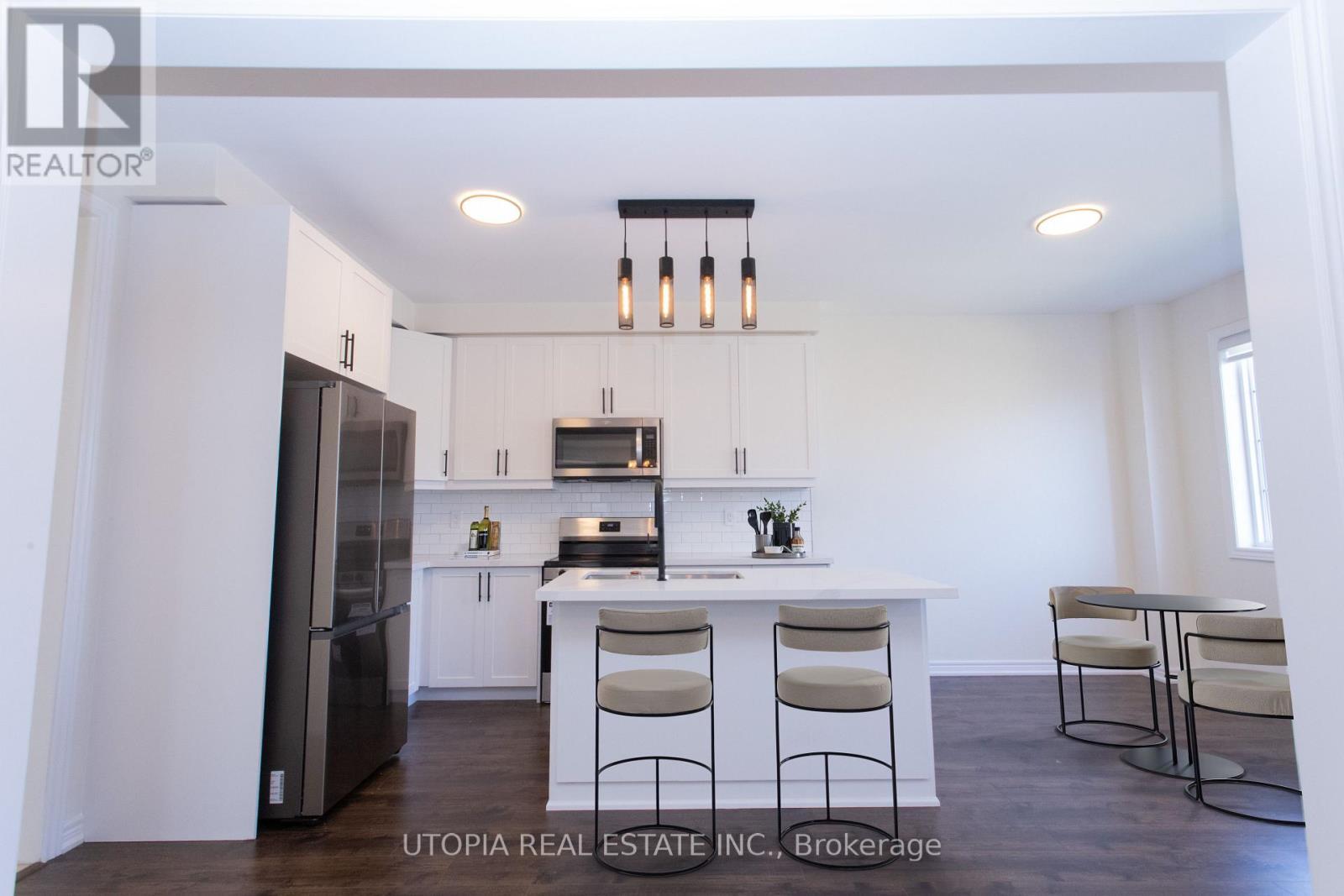 5409 Tenth Line W, Mississauga, ON - Indoor Photo Showing Kitchen