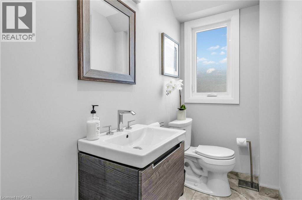315 Swinburne Road, Burlington, ON - Indoor Photo Showing Bathroom