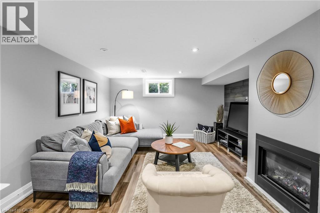 315 Swinburne Road, Burlington, ON - Indoor Photo Showing Living Room With Fireplace