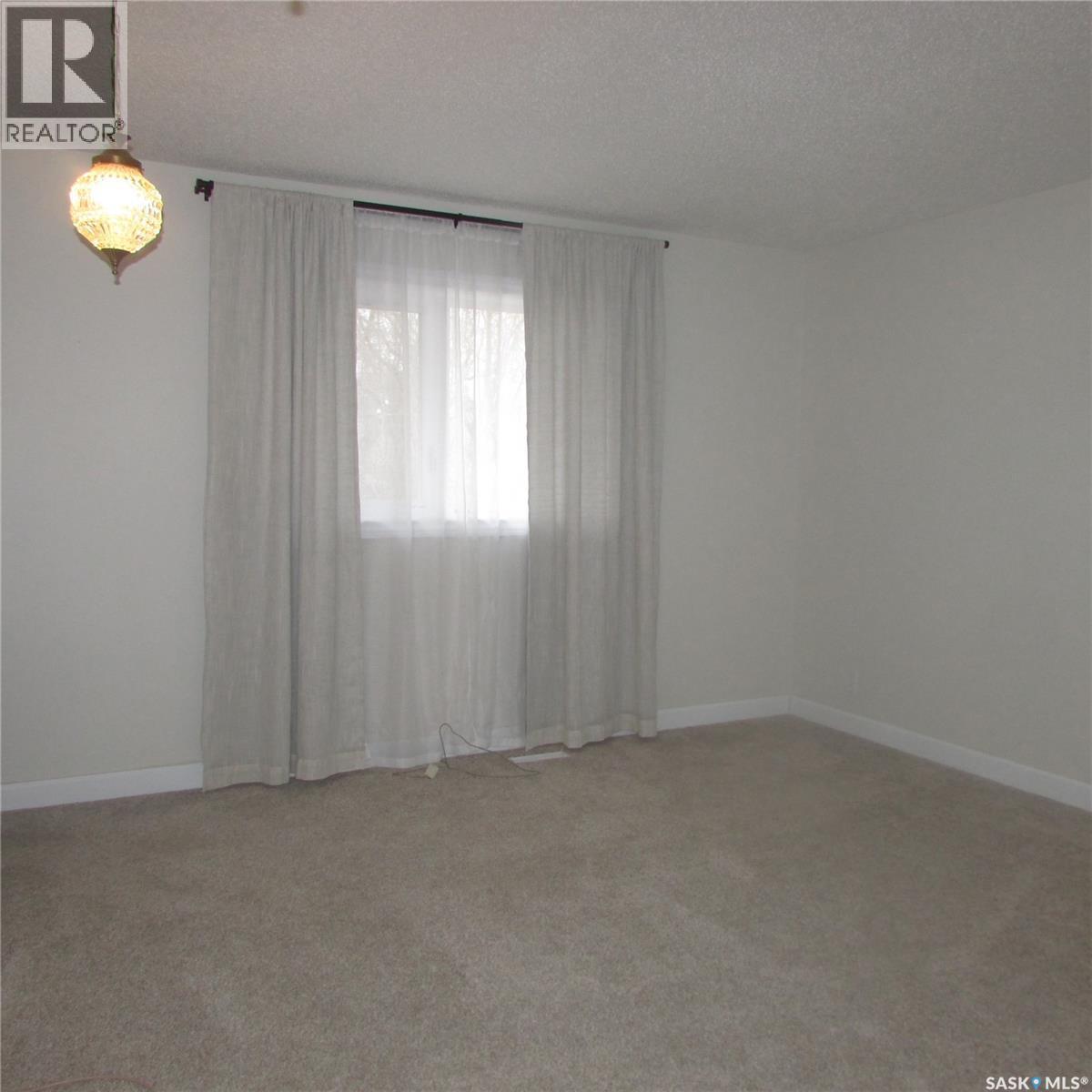 291 Williston Drive, Regina, SK - Indoor Photo Showing Other Room