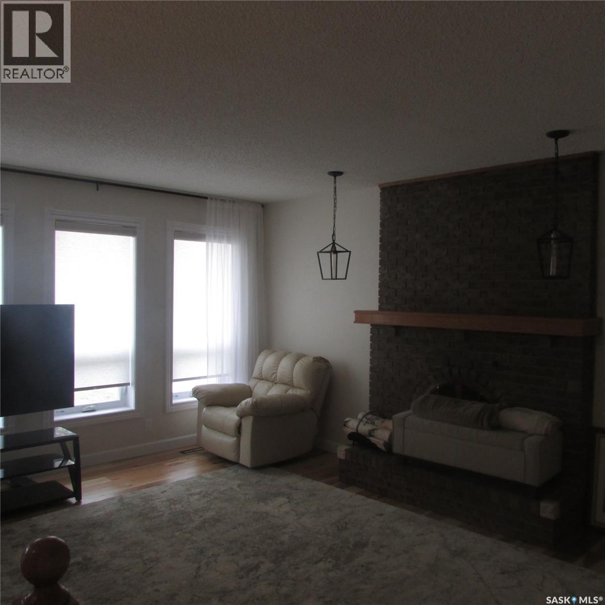 291 Williston Drive, Regina, SK - Indoor Photo Showing Living Room