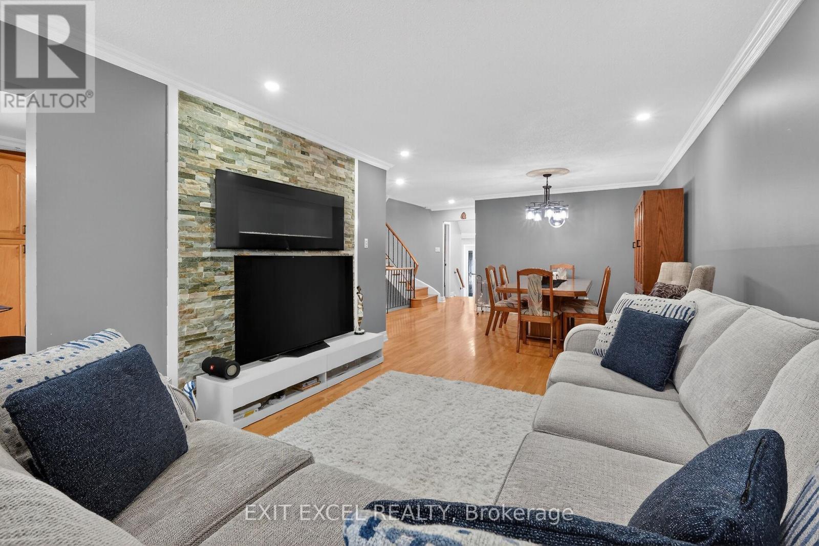 58 Fireside Crescent, Ottawa, ON - Indoor Photo Showing Living Room With Fireplace