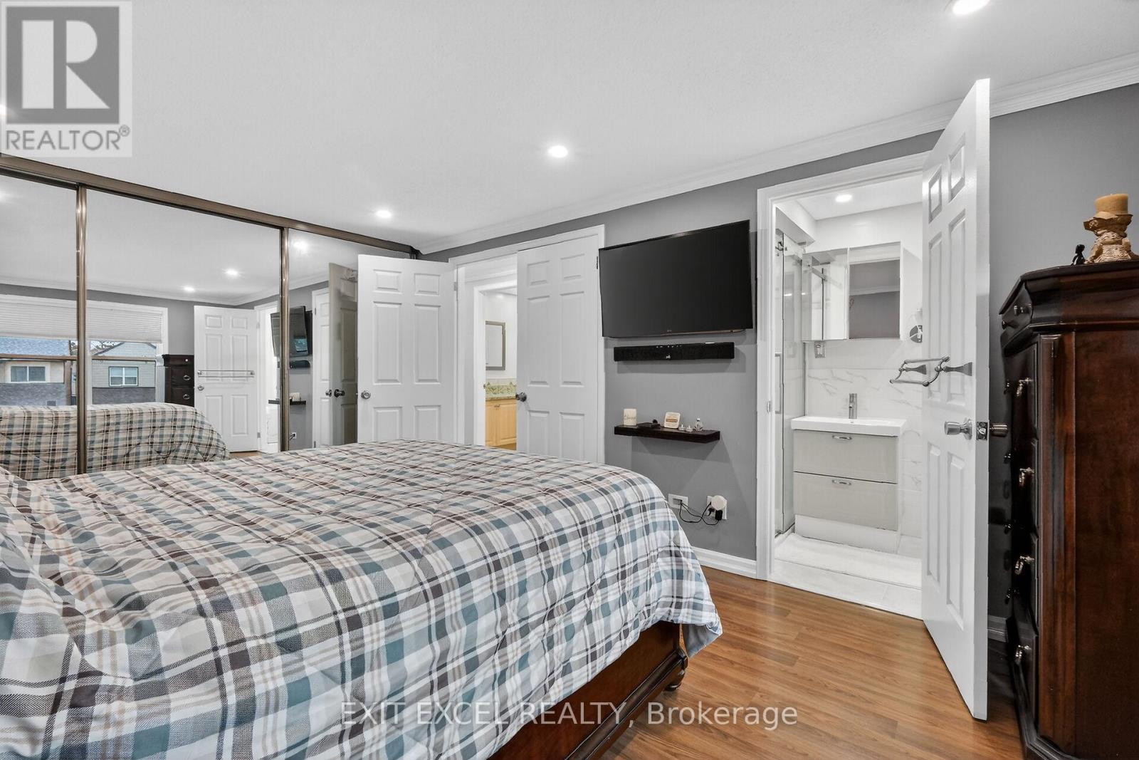 58 Fireside Crescent, Ottawa, ON - Indoor Photo Showing Bedroom