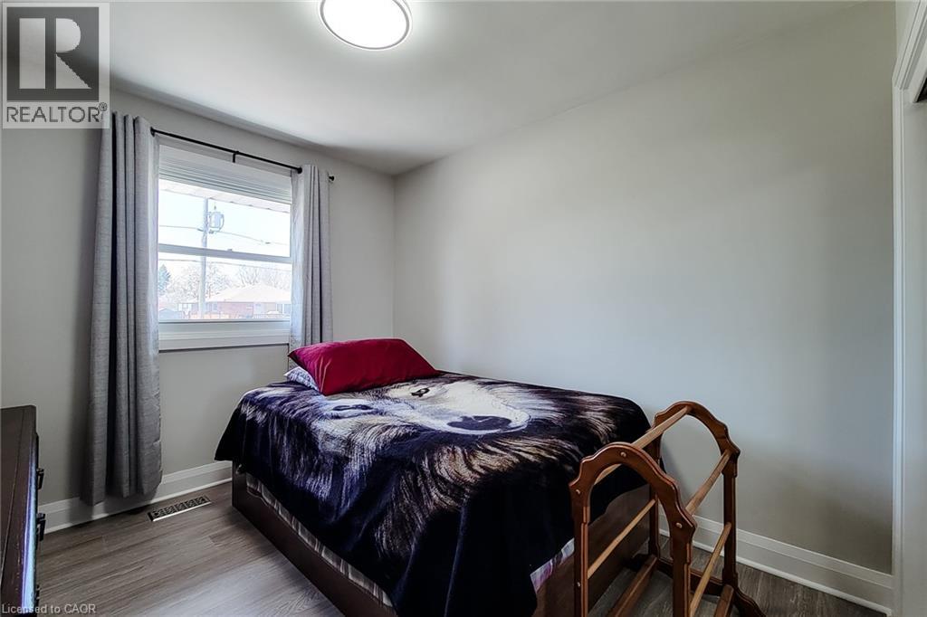 Room featuring light gray walls, a single window with white trim, and light wood-finish flooring - 103 East 45Th Street, Hamilton, ON - Indoor Photo Showing Bedroom