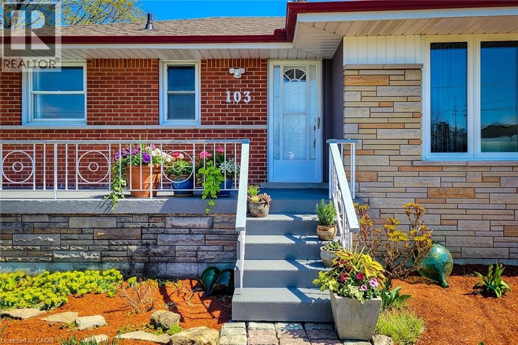 Front exterior featuring red brick and stacked stone siding - 103 East 45Th Street, Hamilton, ON - Outdoor