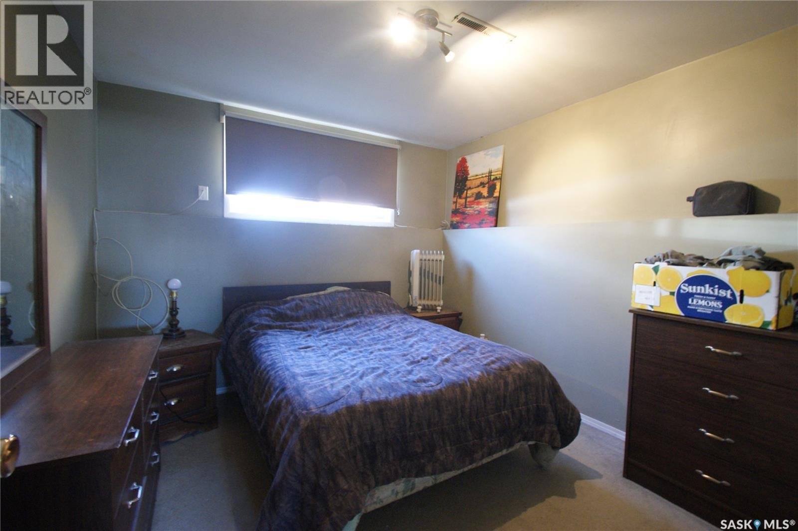 1637 Edward Avenue, Saskatoon, SK - Indoor Photo Showing Bedroom