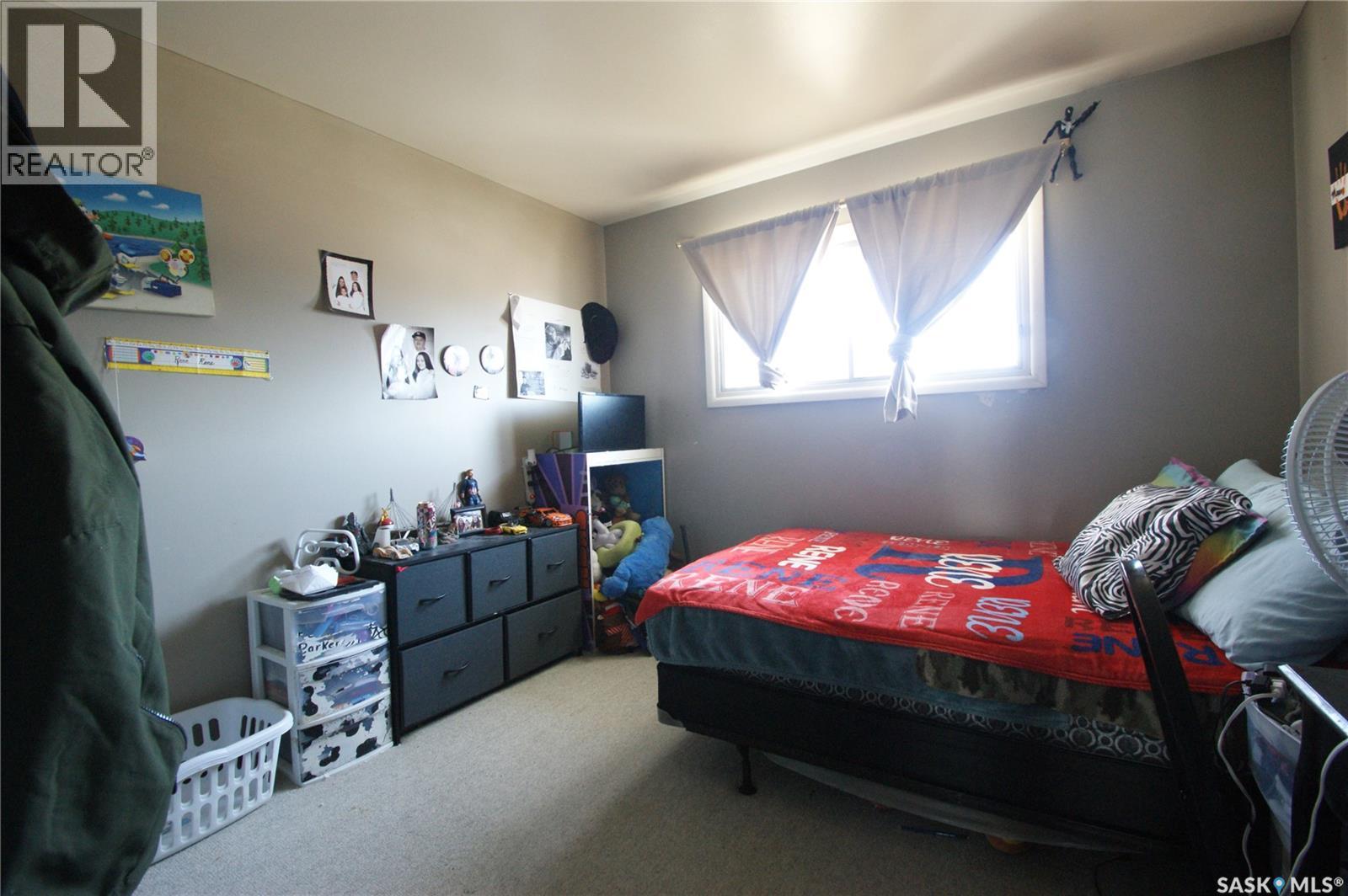 1637 Edward Avenue, Saskatoon, SK - Indoor Photo Showing Bedroom