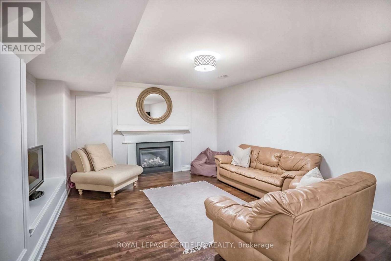 316 Barondale Drive, Mississauga, ON - Indoor Photo Showing Living Room With Fireplace