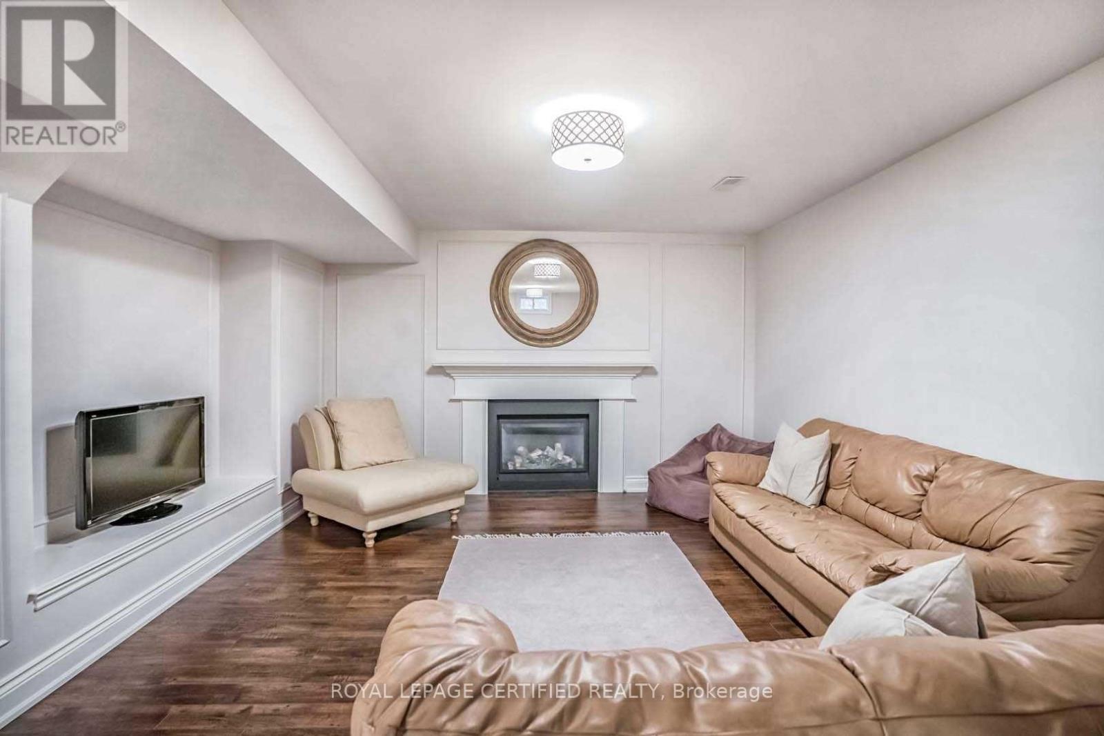 316 Barondale Drive, Mississauga, ON - Indoor Photo Showing Living Room With Fireplace