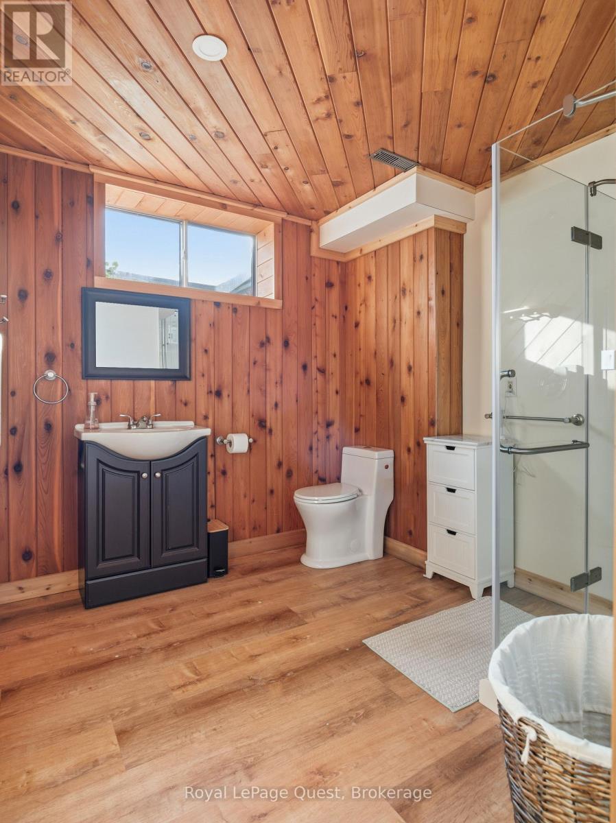 160 14 Concession W, Tiny, ON - Indoor Photo Showing Bathroom