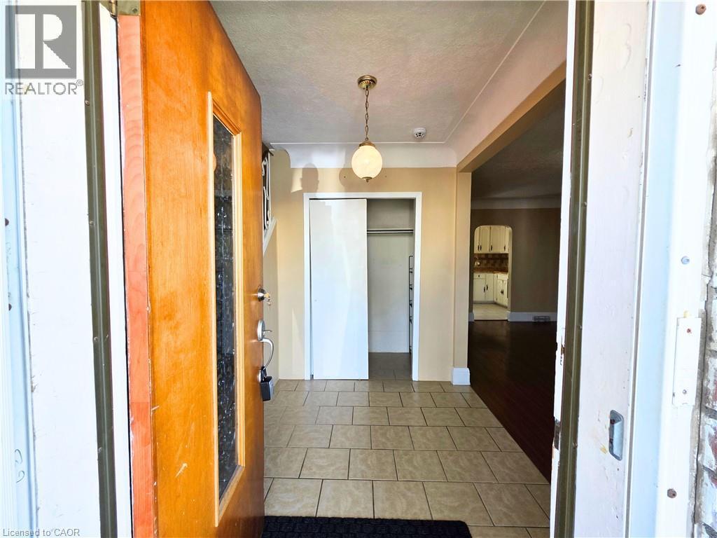 214 Fairfield Avenue, Hamilton, ON - Indoor Photo Showing Other Room