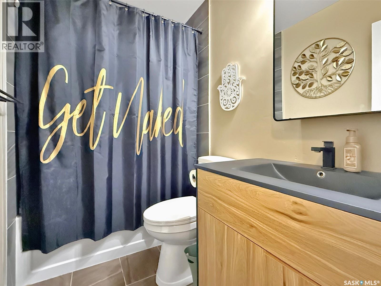 1415 Ashley Drive, Swift Current, SK - Indoor Photo Showing Bathroom