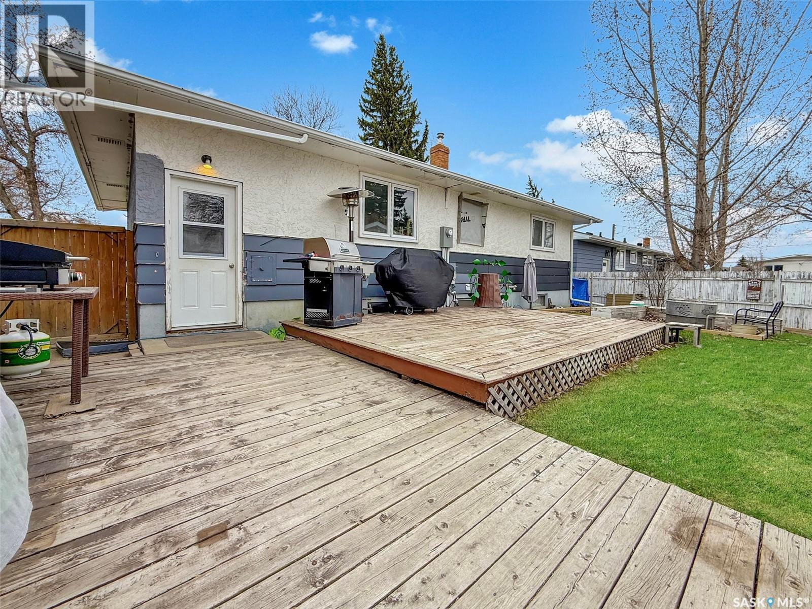 1415 Ashley Drive, Swift Current, SK - Outdoor With Deck Patio Veranda With Exterior