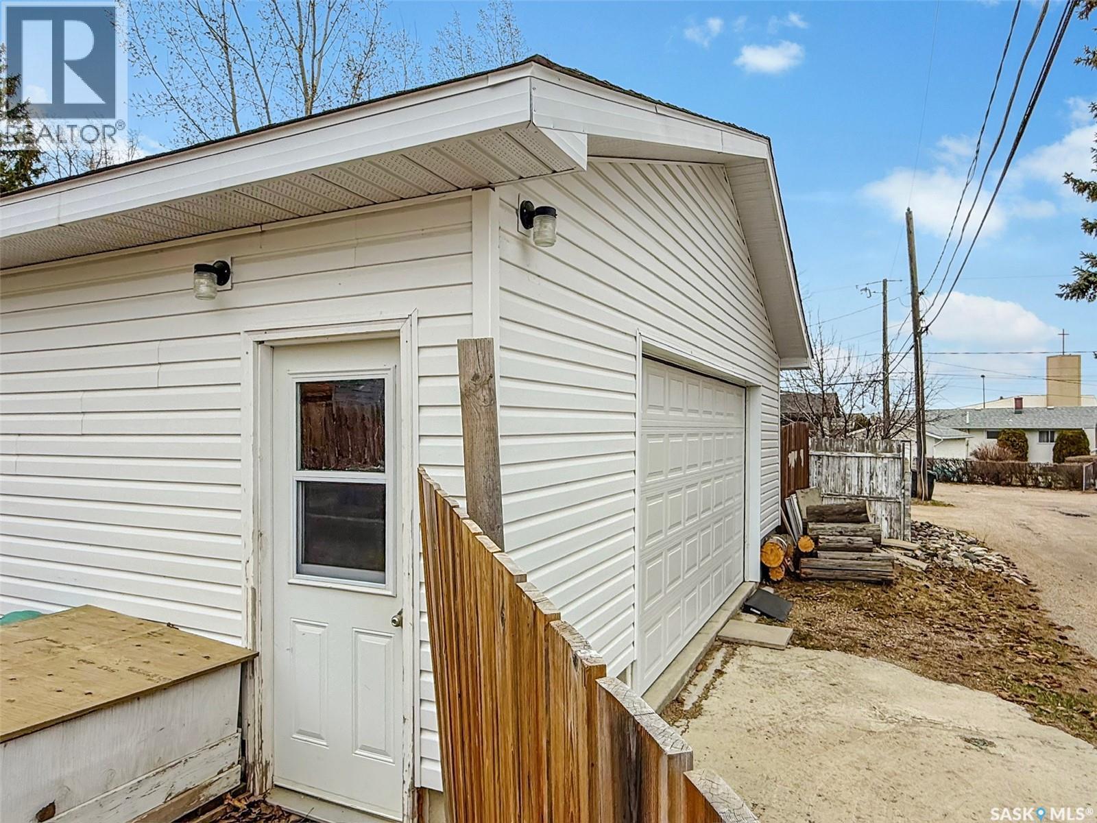 1415 Ashley Drive, Swift Current, SK - Outdoor With Exterior