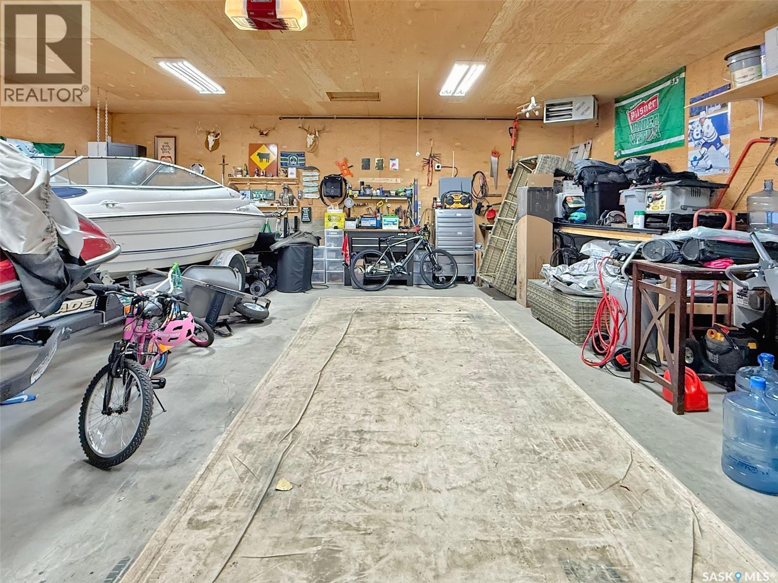 1415 Ashley Drive, Swift Current, SK - Indoor Photo Showing Garage