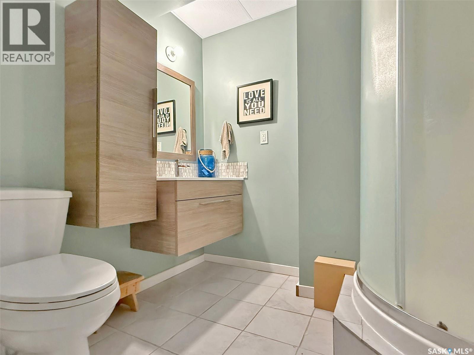 1415 Ashley Drive, Swift Current, SK - Indoor Photo Showing Bathroom