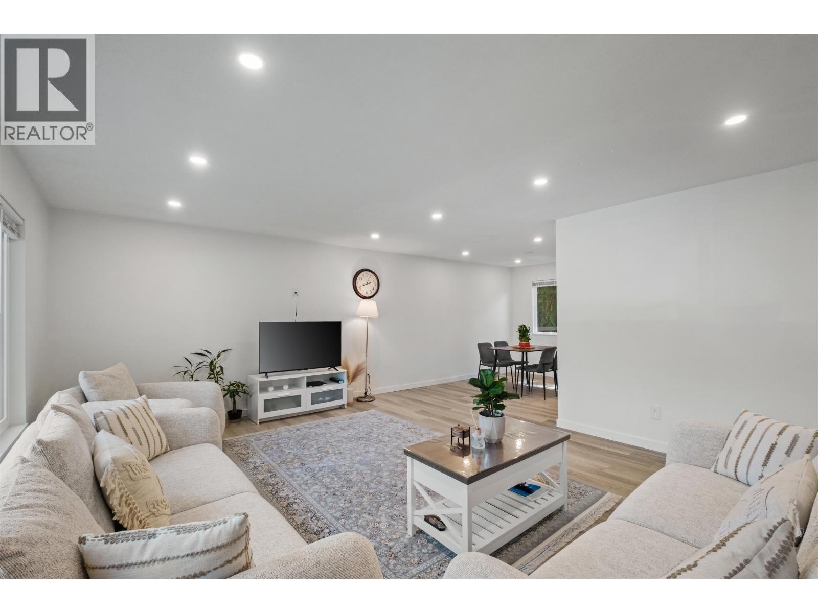 1344 Prairie Avenue, Port Coquitlam, BC - Indoor Photo Showing Living Room