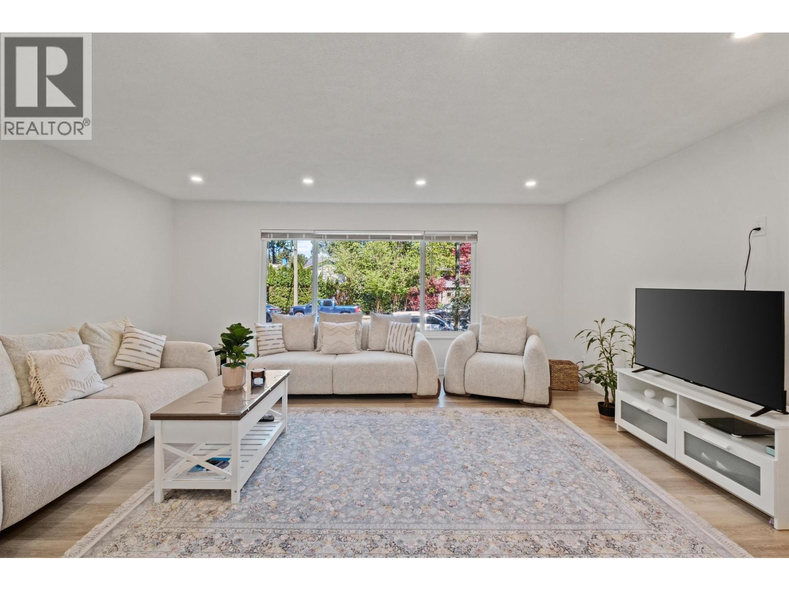 1344 Prairie Avenue, Port Coquitlam, BC - Indoor Photo Showing Living Room