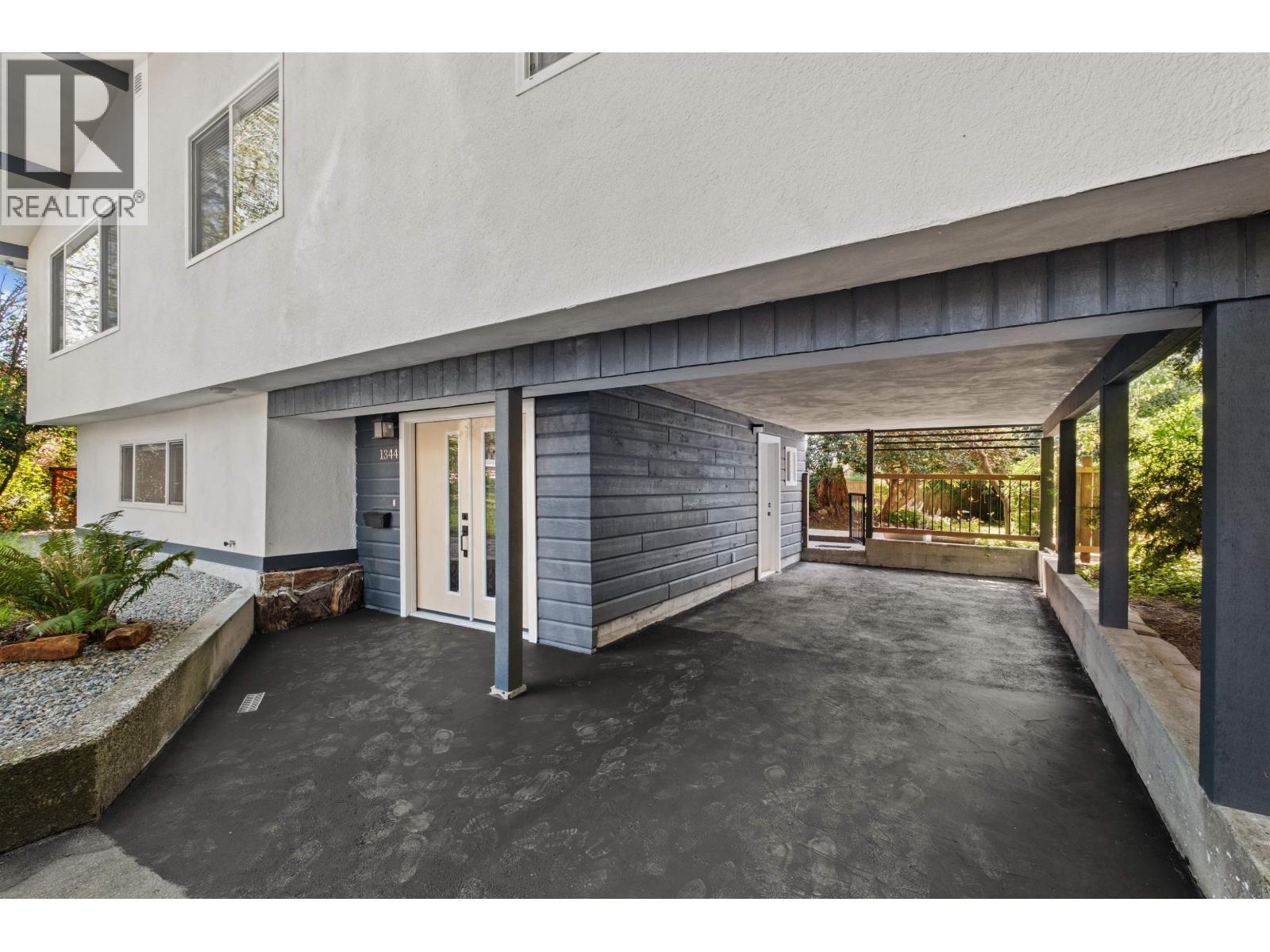 1344 Prairie Avenue, Port Coquitlam, BC - Outdoor With Exterior