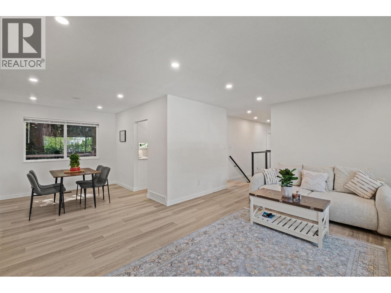 1344 Prairie Avenue, Port Coquitlam, BC - Indoor Photo Showing Living Room