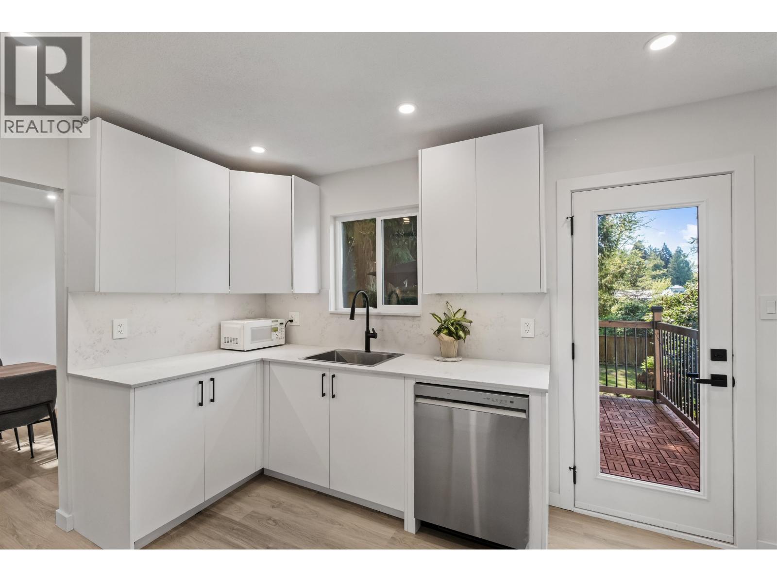 1344 Prairie Avenue, Port Coquitlam, BC - Indoor Photo Showing Kitchen