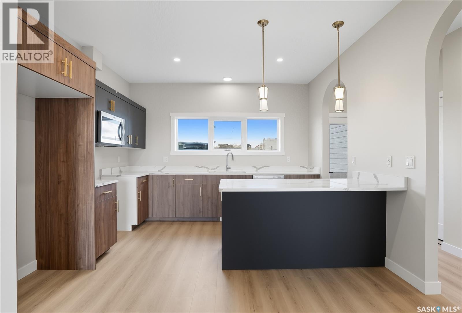 42 Taskamanwa Terrace, Saskatoon, SK - Indoor Photo Showing Kitchen