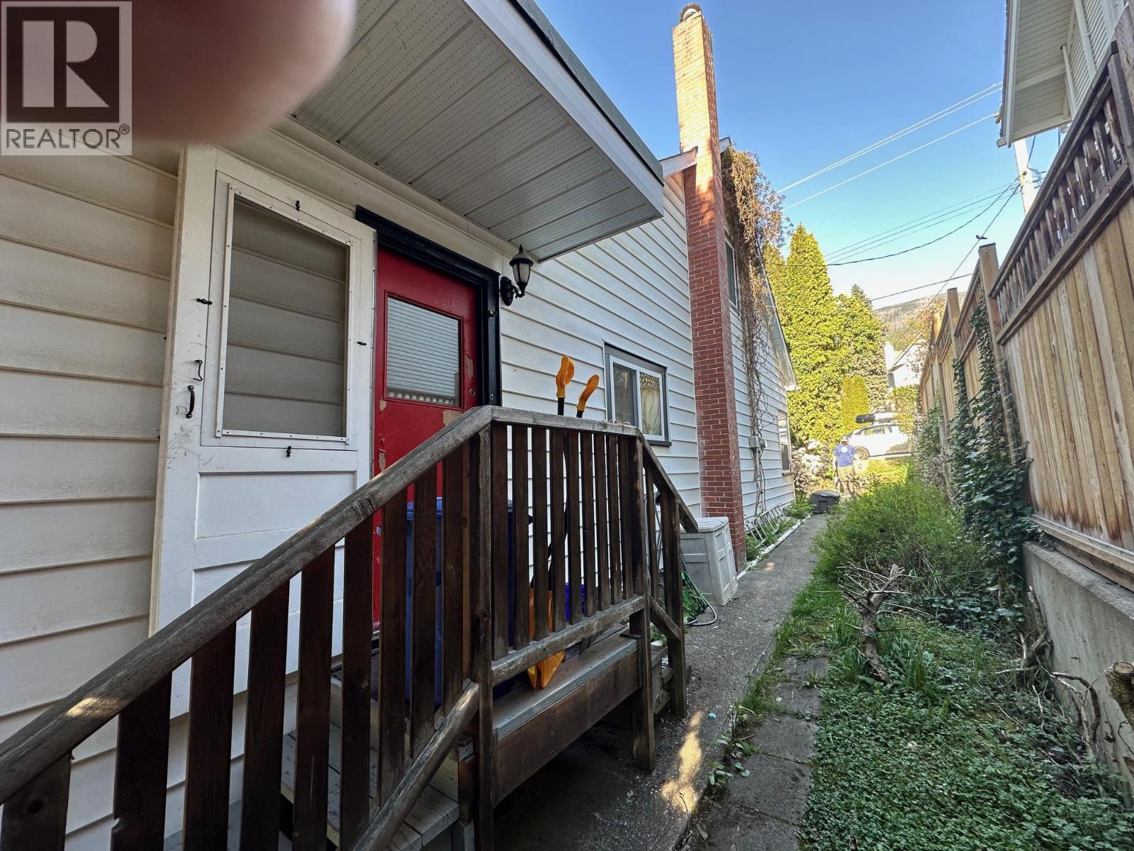 609 Second Street, Nelson, BC - Outdoor With Exterior