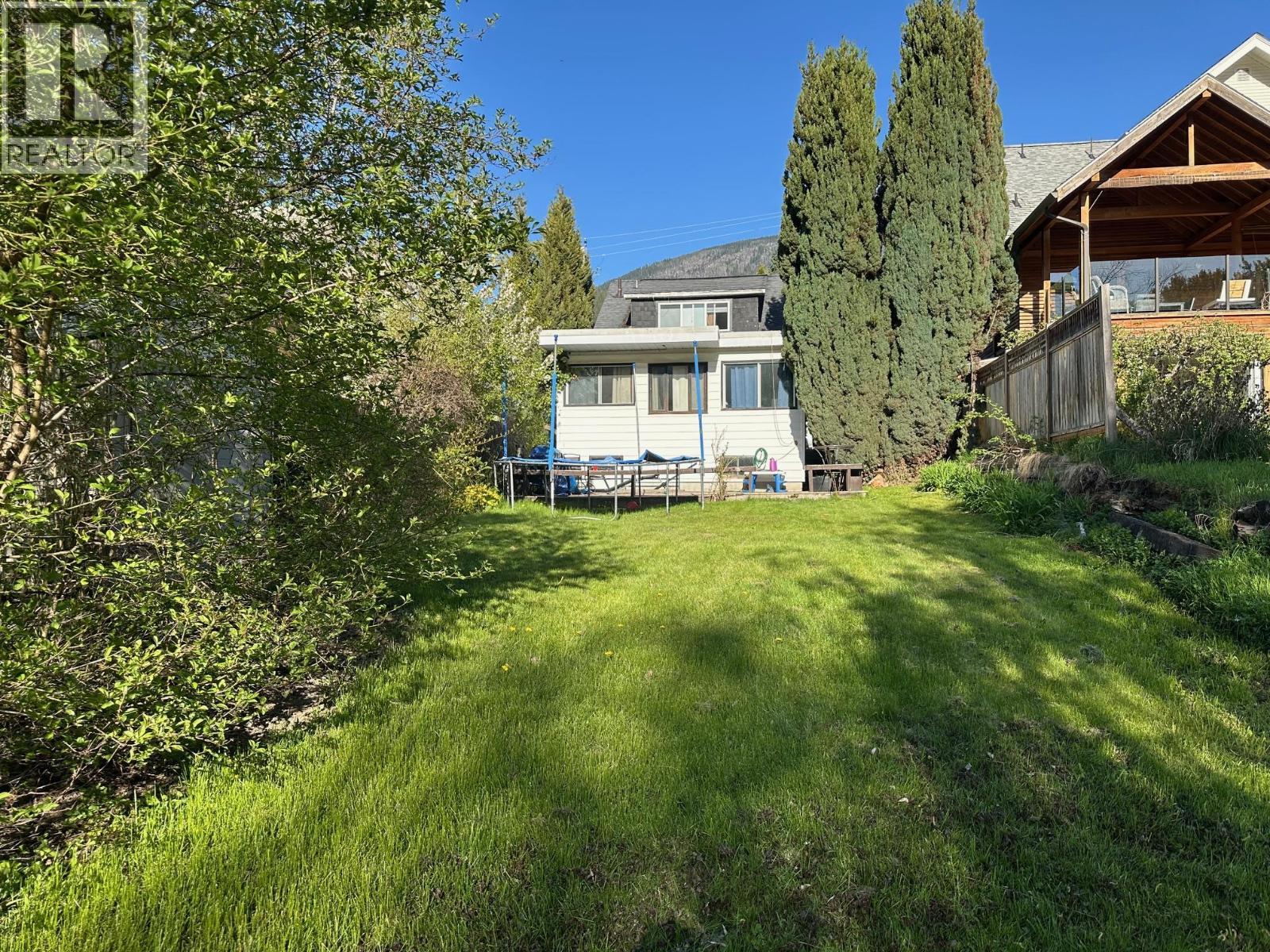 609 Second Street, Nelson, BC - Outdoor