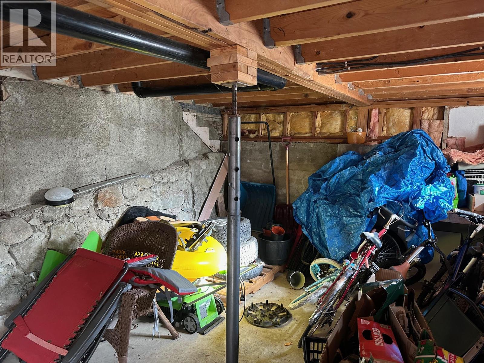 609 Second Street, Nelson, BC - Indoor Photo Showing Basement