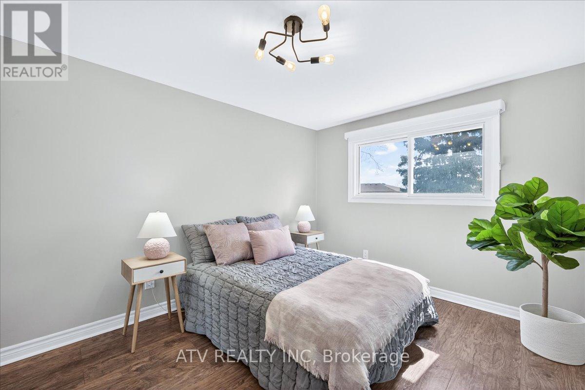 2504 Glamworth Crescent, Mississauga, ON - Indoor Photo Showing Bedroom